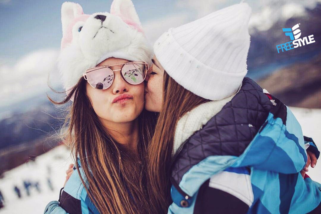 FreestyleViajes's tweet photo. En Bariloche a todos nos sale nuestro modelo interior. Fotón chicas! 📸 😂 🦊 #seviajaconfree https://t.co/0AW7bDx2re