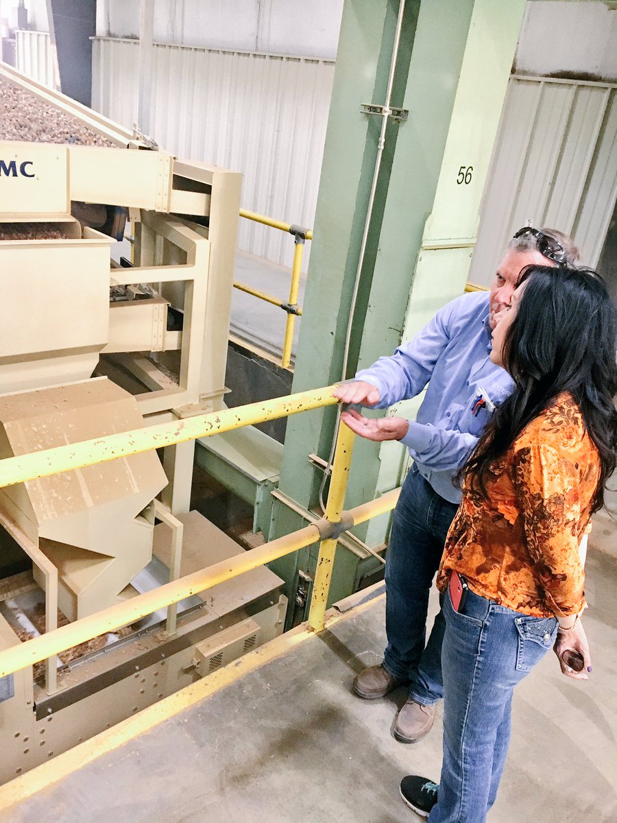 WesternTreeNut's tweet photo. Jeff Hamilton shows @AsmBlancaRubio the inner workings of Minturn Huller as she learns about the amazing growth of the #CATreeNut industry! https://t.co/YoxAcPopy1