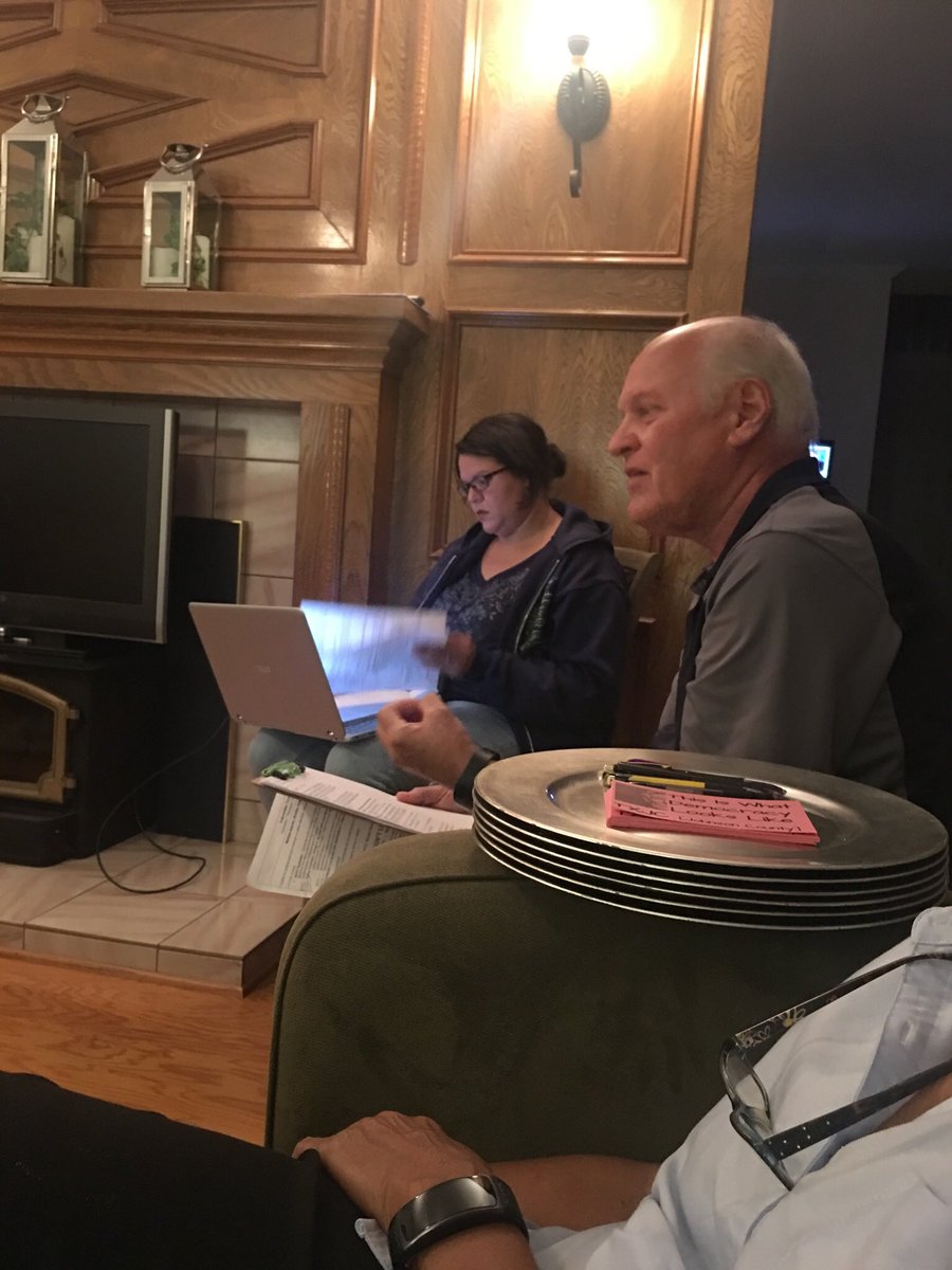 indivisibletxjc's tweet photo. #Indivisible meeting. Be sure you’re registered to vote in November! #callMOC #Resist #daca #NoBan #saveCHIP #GUNviolence @indivisibletxjc https://t.co/PxY3XzqeQ2