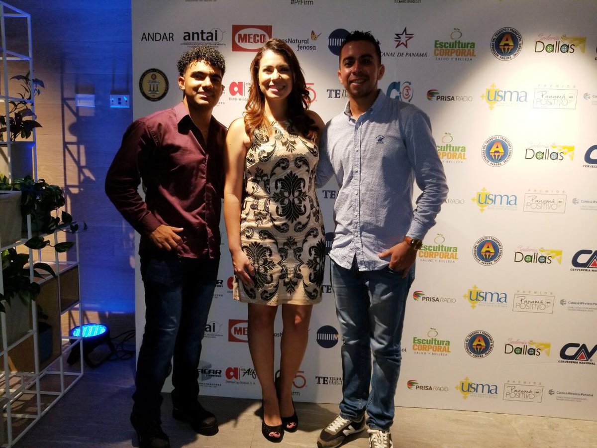 ¡Saludos Verdes! Coctel de Rueda de @PremiosEn en donde se ha nominado a #RefcaPanama en la Categoría Sostenibilidad Ambiental 💚