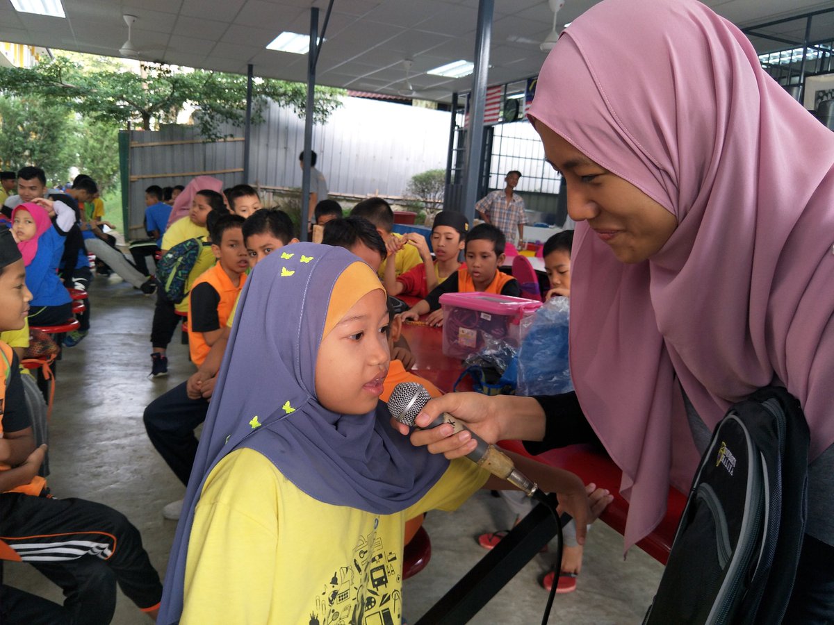 sukarelawanUM's tweet photo. Jom Bekpes 2017 @HishammuddinH2O
#jombekpes
#iojthetouch
#institutonnjaafar
#SEKRUM #IOJ https://t.co/H5jQlKYAb8