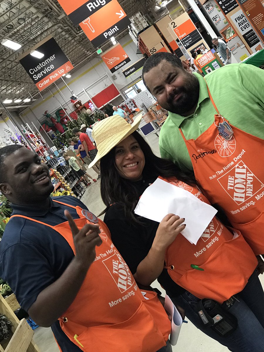 speicalk62's tweet photo. Thank u Anna again u are rocking these cc apps and I'm running the frontend giving Customer service congrats on 4 more today we rocking @ 4617 we both going to be getting cc,and giving the best customer service as we always do #oneteamweallwegot# @AnnaTHD4617@anitaromero0418 https://t.co/VbGYbGcuJg