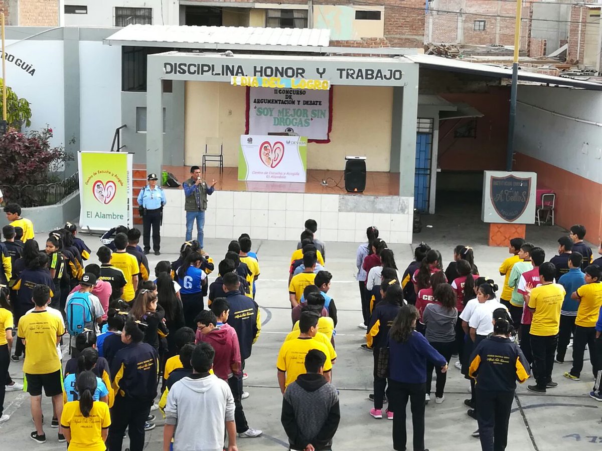 MPT_Trujillo's tweet photo. Más de 5 mil escolares fueron capacitados en valores ciudadanos y seguridad ciudadana. #Coprosec Más info https://t.co/xQtpK5yaad https://t.co/zzu6qCSFFA