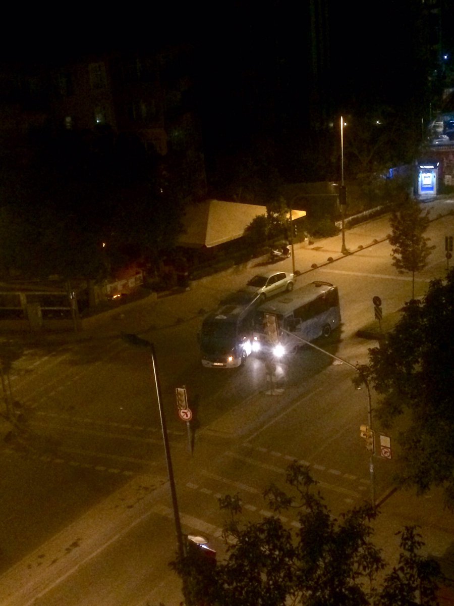 Saat 4 oldu bu kaza yanlışlıkla olmuş olamaz aşk tesadüfleri sever gibi bir şey galiba bu