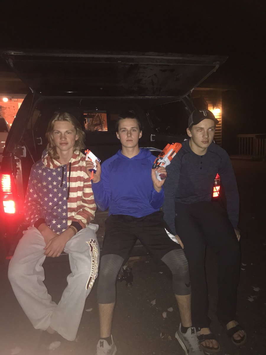 teamedartz's tweet photo. Josh kills Wyatt and Eli the score is now 3-3. https://t.co/udSnK46hn5
