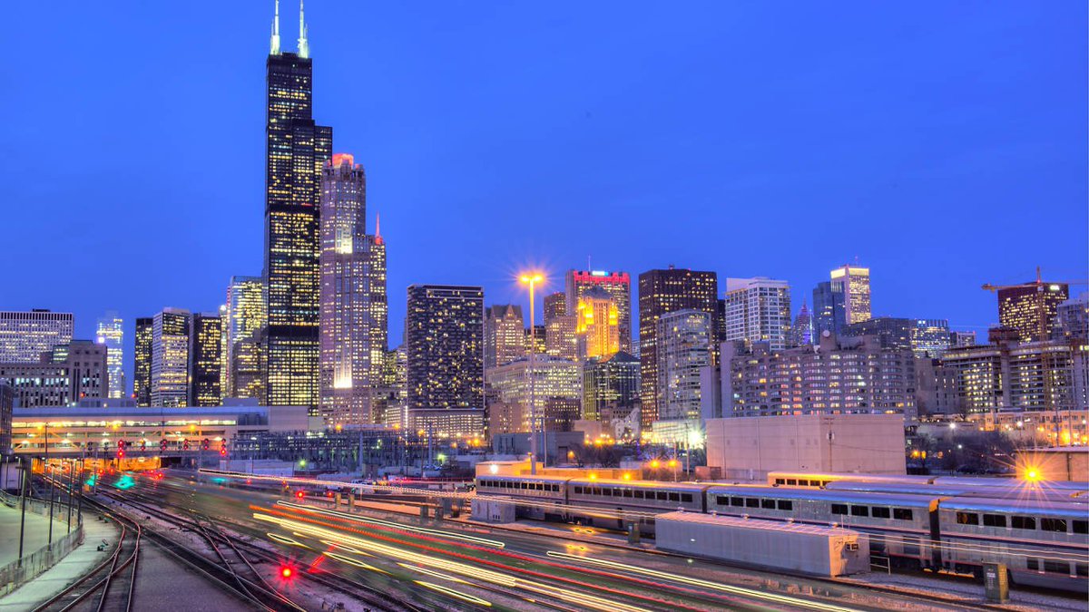 TimeOutChicago's tweet image. The definitive guide to eating, drinking and enjoying the Loop ow.ly/Tesg30fDTeL