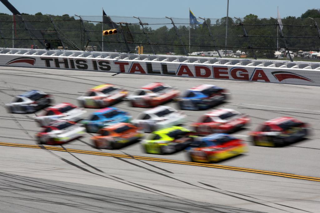 NASCAR's tweet photo. HAPPY 'DEGA WEEK!

Retweet if you're stoked! https://t.co/Xqib6rKtff