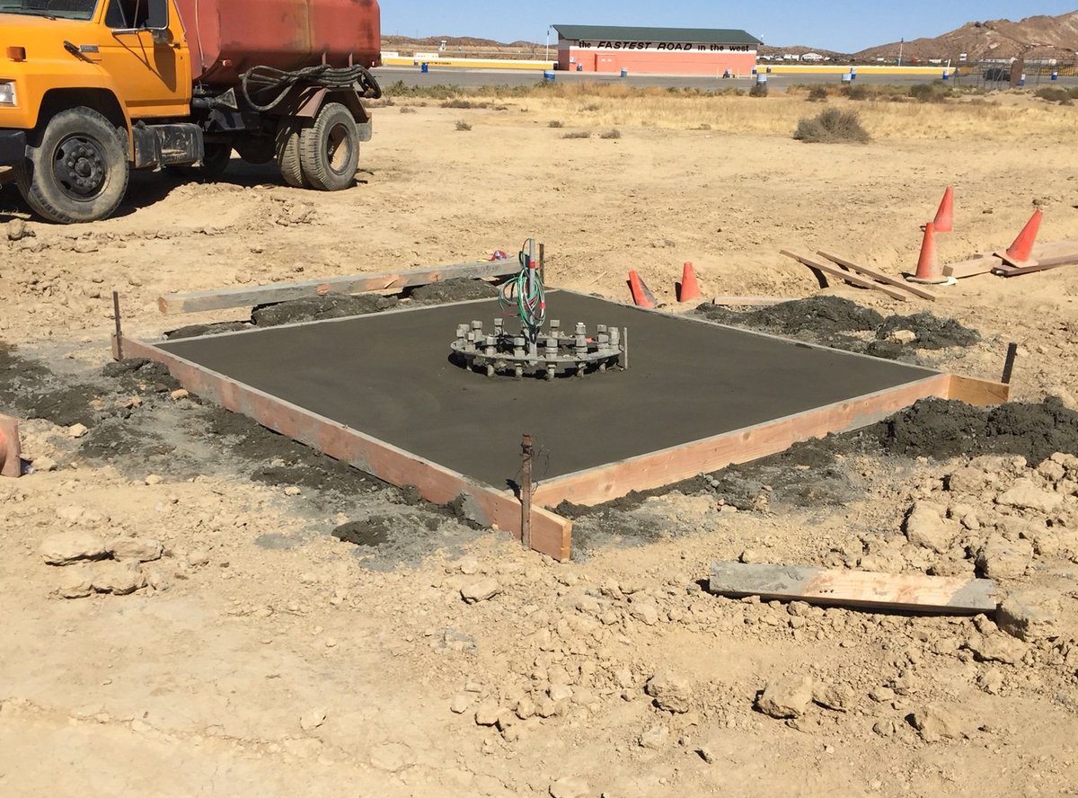 sauer_energy's tweet photo. Concrete....check! Turbine coming up! #windcutter #sauerenergy #VAWT #windenergy https://t.co/qYibGRuOFI
