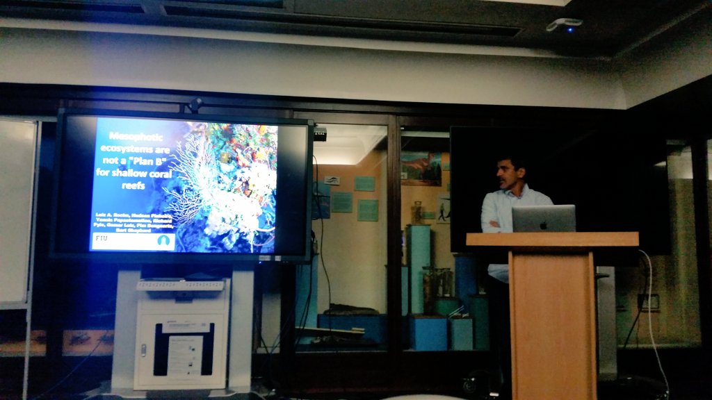 visconti_val's tweet photo. Do you get tired of fish talks even after #IPFC10?NO!
@CoralReefFish Luiz Rocha on Mesophotic ecosystems! https://t.co/Jl3jpz339z