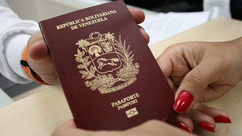 globovision's tweet photo. #AHORA | Gaceta Oficial: Pasaportes que están por vencer serán prorrogados por dos años más https://t.co/jUFFJMIpiq https://t.co/wAsKX6cgFu