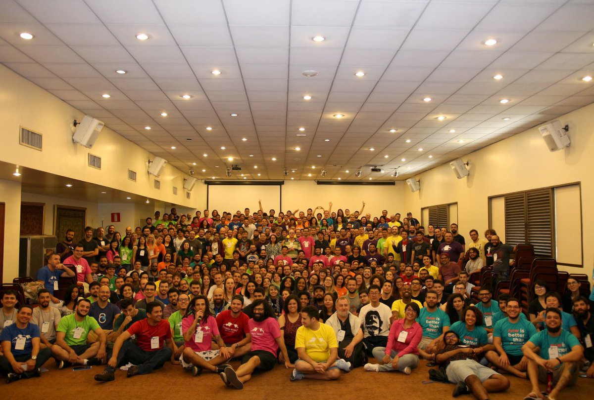 pythonbrasil's tweet image. Pessoas &amp;gt; Tecnologia #pybr13  #uaipython #fotooficial
