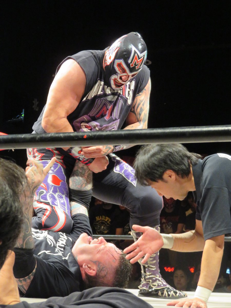 el_morico's tweet photo. 昨日の1stRING⑤
@vampiro_vampiro しんどそうだ。おじちゃん頑張った!
Mil Muertesかっこよかった〜❤️
#TripleA #PrimeraLuchaInJapan #LuchaUnderground https://t.co/C3sCnshsm1