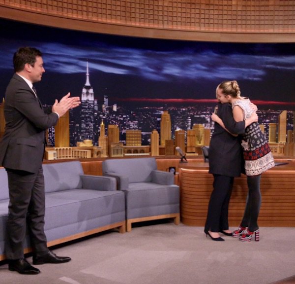 OCEANUP's tweet photo. #MileyWeekOnFallon is over, but not before @MileyCyrus got to hug @HillaryClinton. https://t.co/ri2l5t5mHZ https://t.co/f4jkSpeBZu