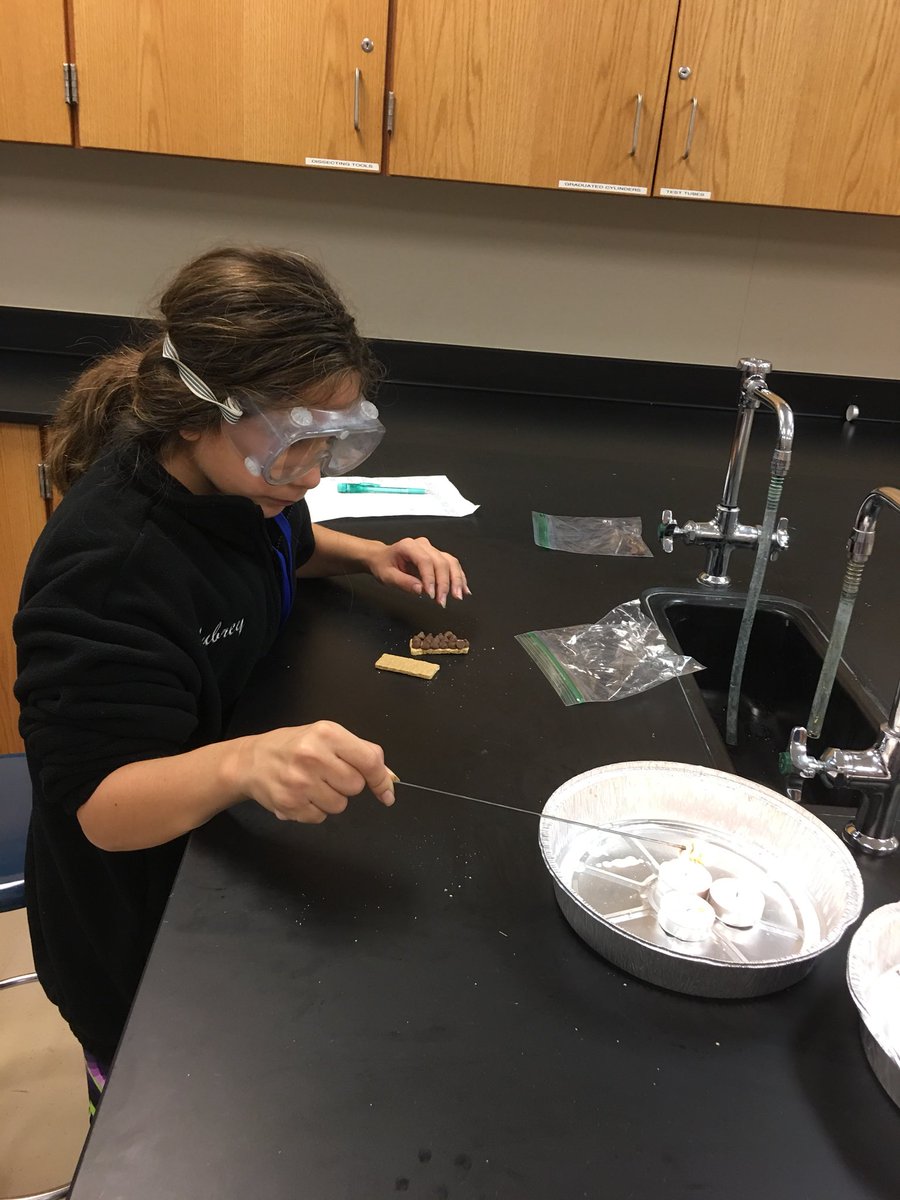 christi_corbin's tweet image. Another awesome day in 8th grade science at FSMS!🤓#MISDProud #corbinclass #chemistryrocks