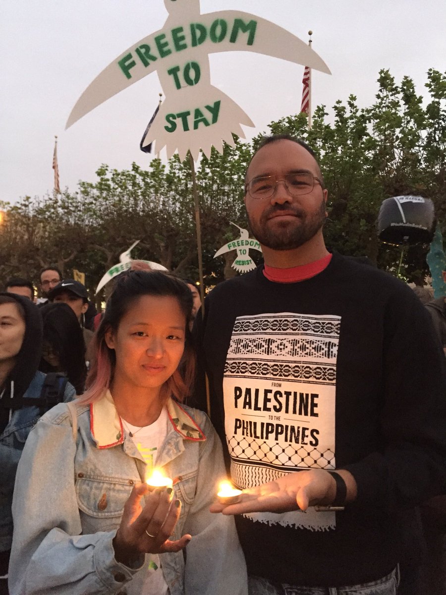 Asians4BlkLives's tweet photo. In solidarity with immigrants from all over the world #BayanUSA #Asians4BlackLives #NoBanNoWarNoWall https://t.co/Z29phstKKc