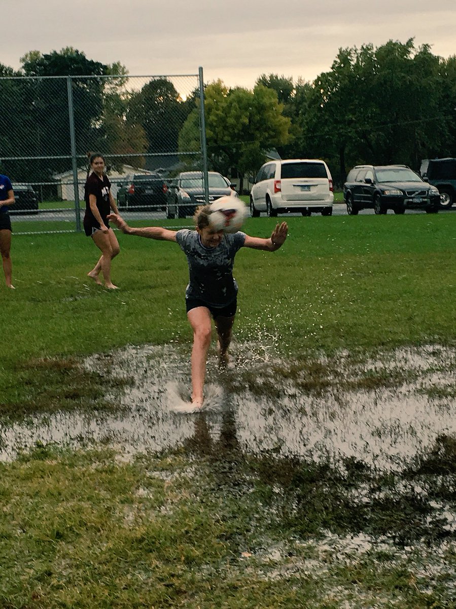 SLP_ASluzewicz's tweet photo. Preparing for Sections with diving headers! ⚽️❤️⚽️
#dedication
#determination 
#hardwork
@SoccerSlp 
@SLPPantherAth 
@MDaughertySLP https://t.co/CeqsQDGnpP