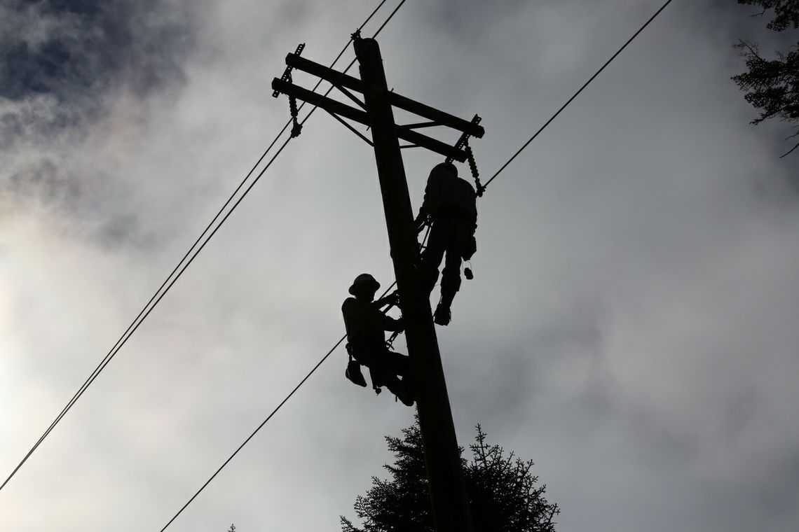Windy weather and loose debris may result in unexpected outages. Be prepared. sce.com/outage
