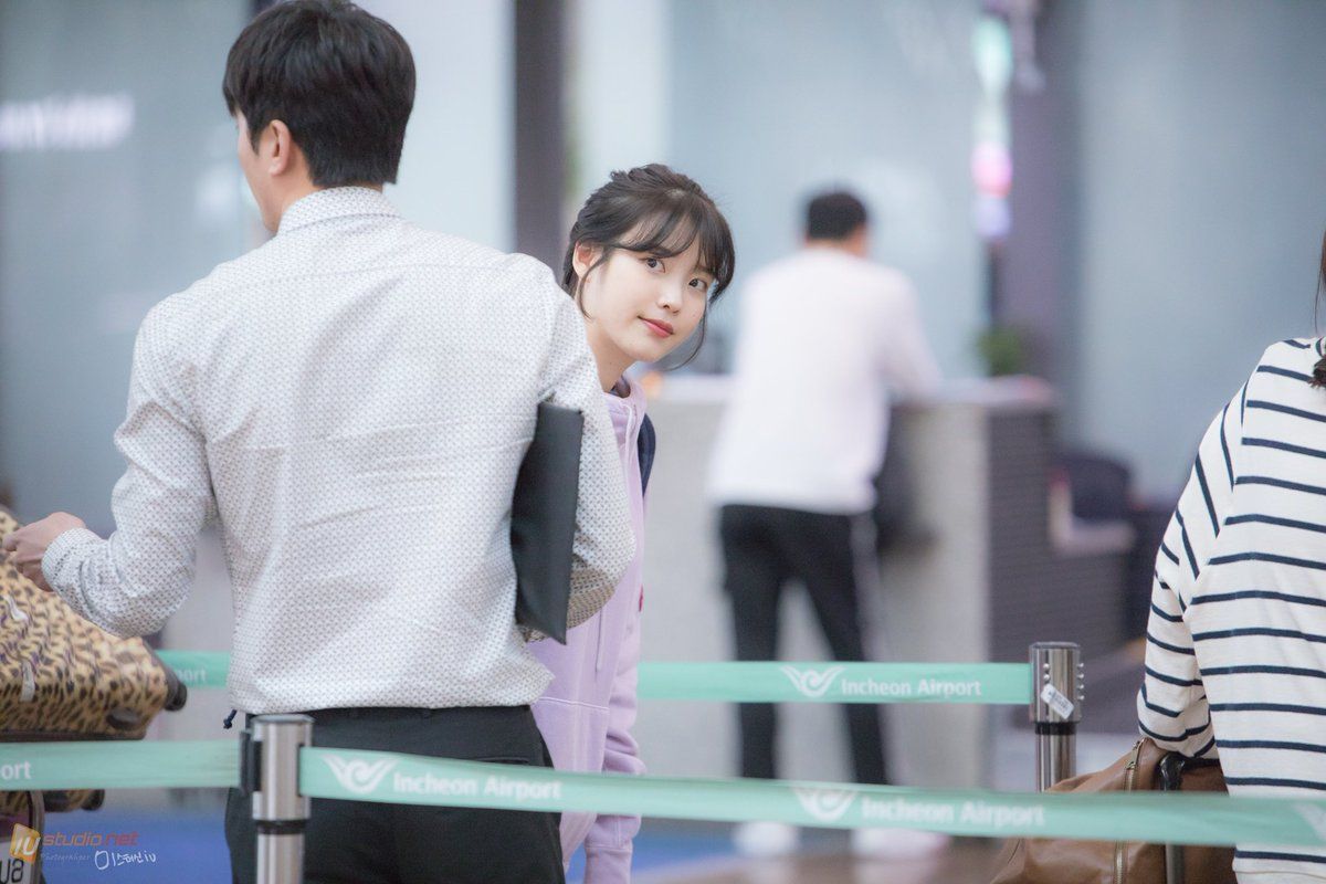 Koreaboo's tweet photo. IU Kept Her Promise To Visit G-Dragon In Taiwan
➜ Read more: https://t.co/MWFWzSCGZw https://t.co/i3gWGk2LKA