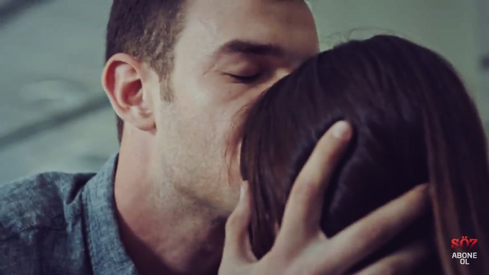 delibalispoison's tweet photo. Feyzo tried to calm her down 😢
#FeySu #Feyzo #Su #Söz https://t.co/oyYrLubmr3