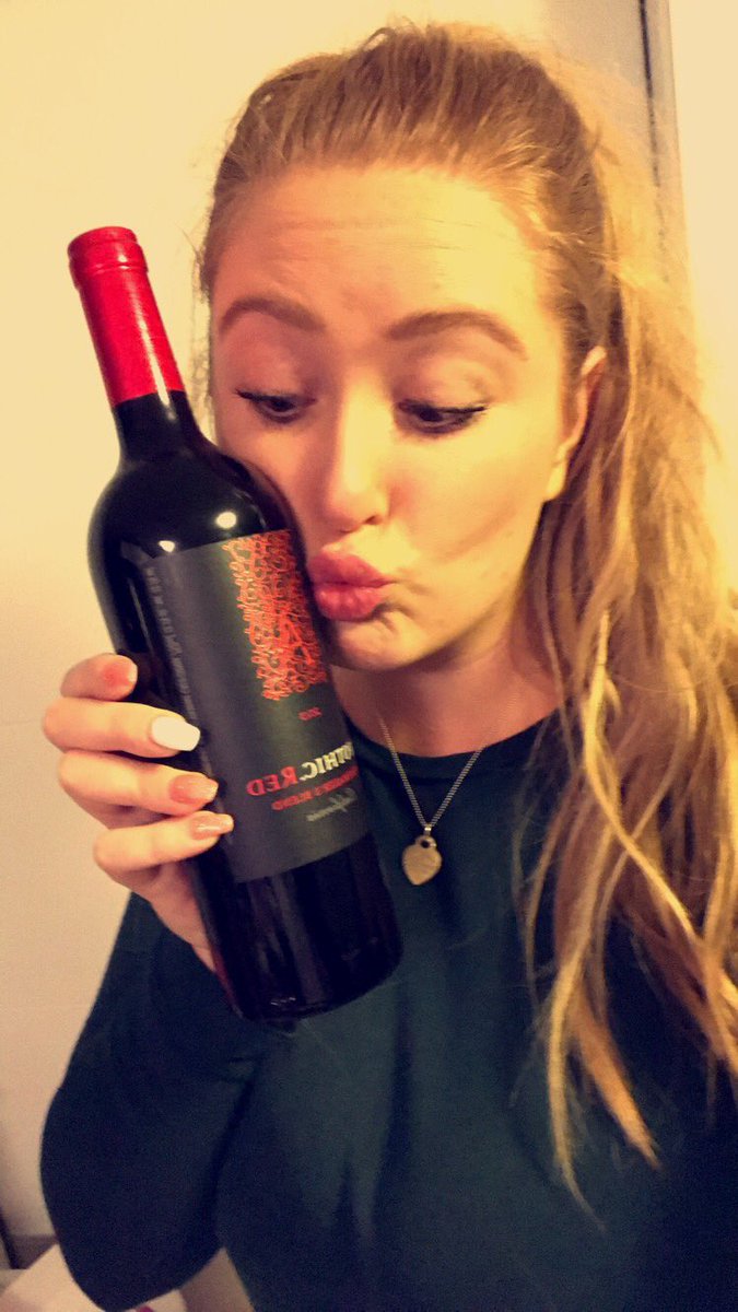 JessikaGuse's tweet photo. @BLang_9 Thanks to @ashleymr1993 I'm all good ππ #secondfav https://t.co/AtDzaUfXi9