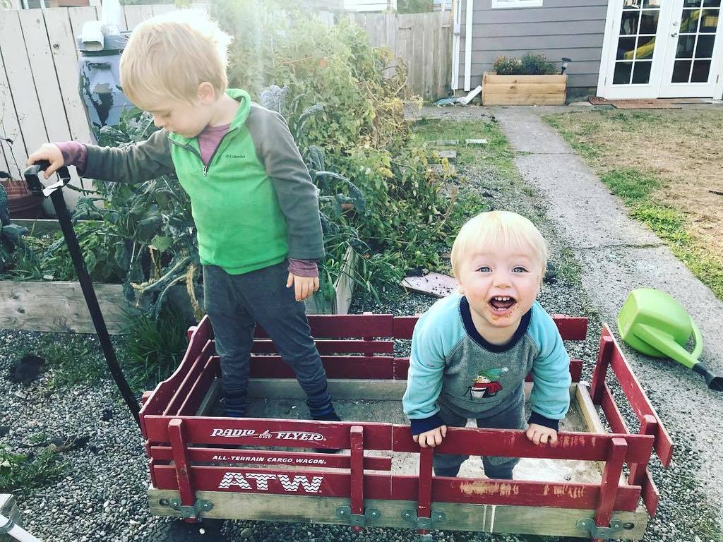 sweetbeets_'s tweet photo. My 🌎. #manifesting the ish out of this life. .
.
.
#brothers #leifandreinger #raisingboys #boymom #workfromhomemom #entrepreneur #momboss #… https://t.co/N6zQUucaKy