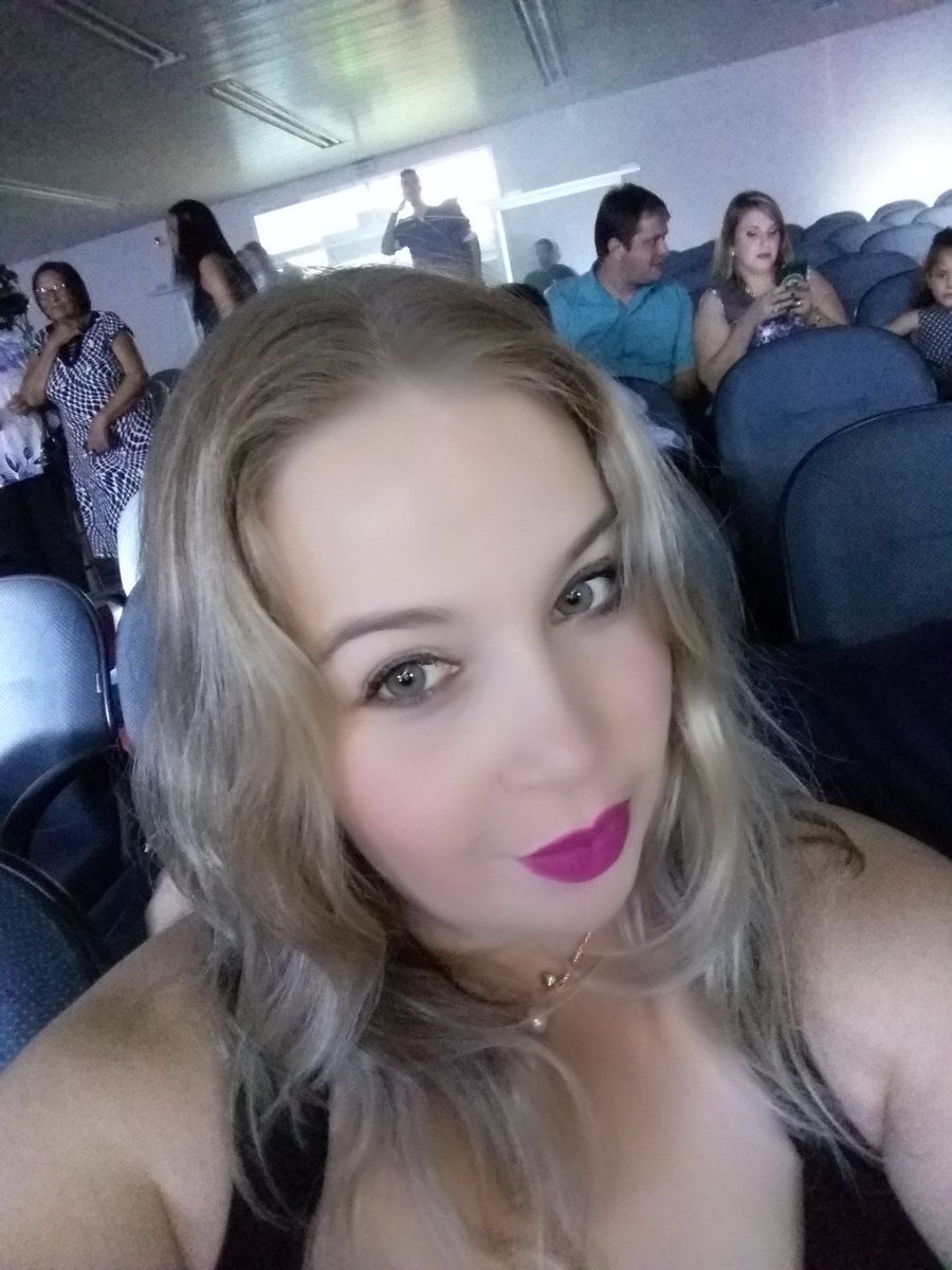 TimbetaMarci's tweet photo. Aquela sensação maravilhosa de ver seu cabelo lindo sem precisar de mil produtos! #TRESemméBaixoPoo https://t.co/iyhOjGb28S