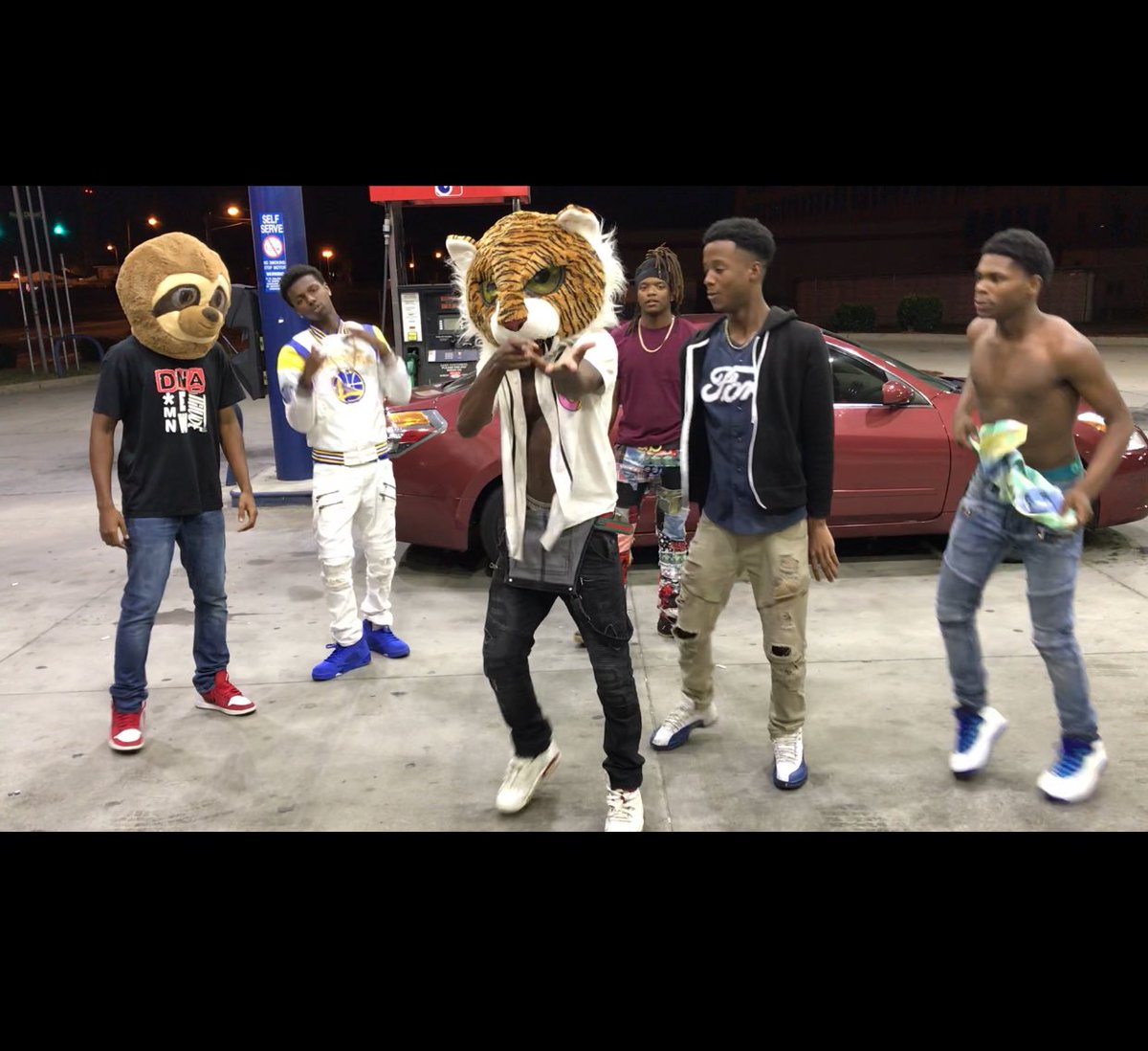 BarieTooLit__'s tweet photo. Wh🦁le lotta Gang 💩®‼️ https://t.co/vqqgRcwWpB
