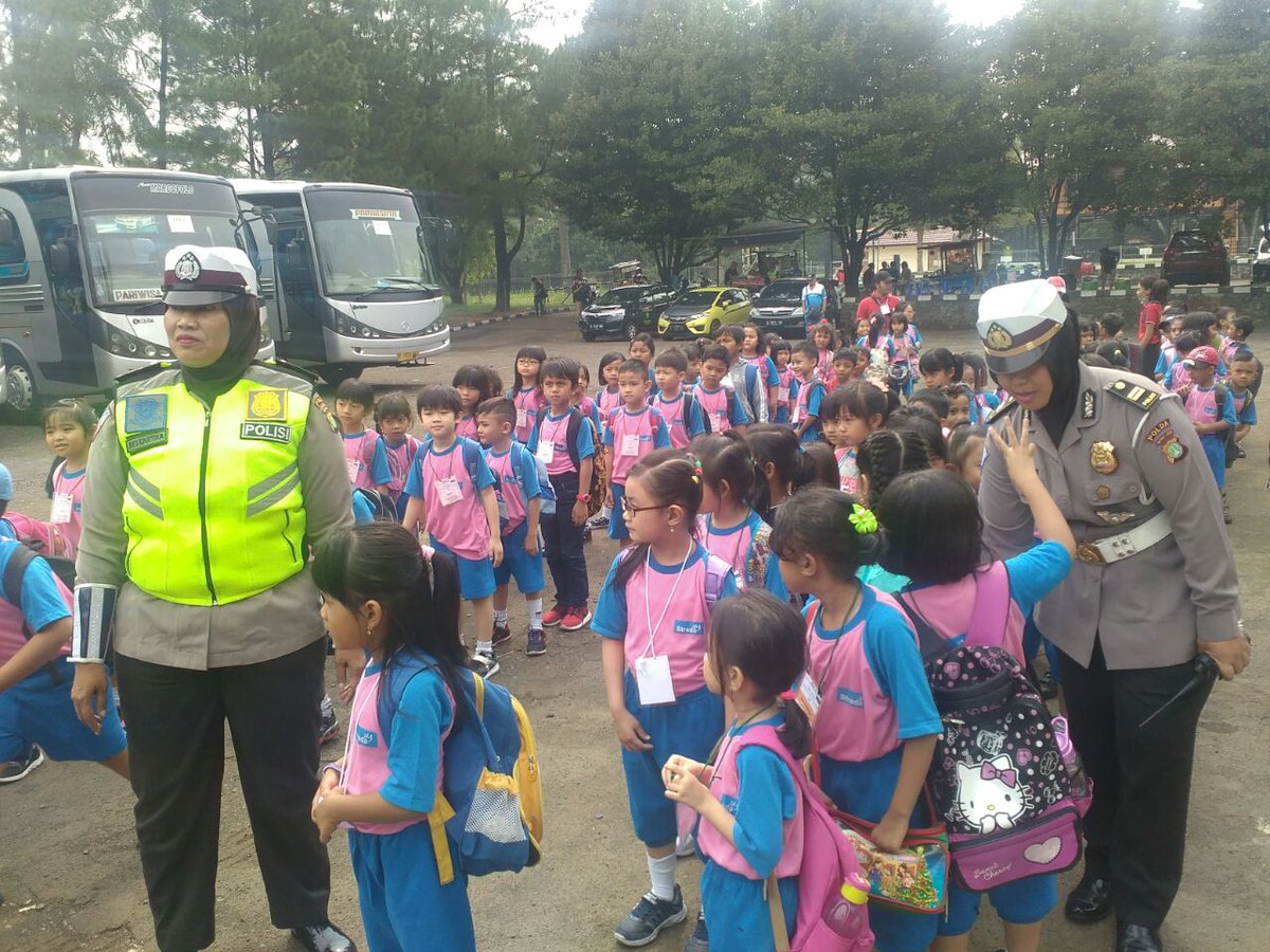 Tmc Polda Metro Jaya On Twitter 1018 Polwan Dikyasa