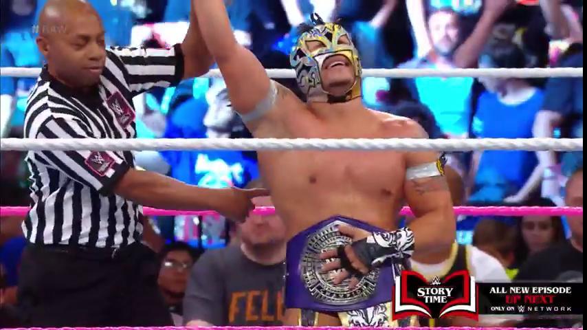 wweespanol's tweet photo. ORGULLO HISPANO! Con esta imagen del nuevo Campeón Crucero @KalistoWWE despedimos #RAW! 
¿Qué fue lo que más te gustó hoy?
#WWExFOX https://t.co/ADzlVzXe13