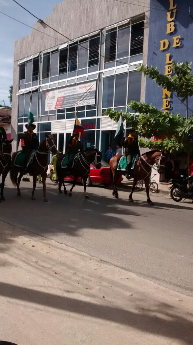 RevistaClickg's tweet photo. Girardot cumple 165 años en medio de un hermoso desfile. @RevistaClickg #felizcumpleañosGirardot 
@barcacapirozo @GirardotAlcald https://t.co/oeIY3HNsLr