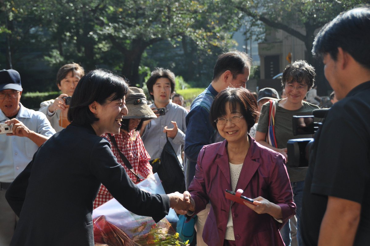 東京都武蔵野市 A Twitter 本日午前９時 武蔵野市では初の女性市長となる松下新市長が大勢の市民や市役所職員が出迎える中 初登庁されました