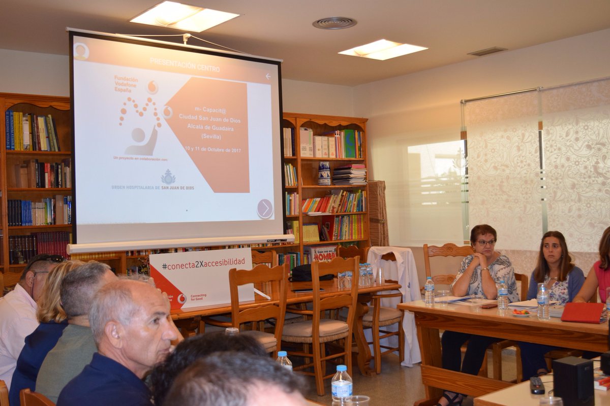 FundVodafone's tweet photo. ¡Conociendo los proyectos de #TransformaciónDigital de #conecta2Xaccesibilidad con @SanJuandeDios_ en Sevilla! 📝👉https://t.co/8GtdbVWcxq https://t.co/P3qzJCbn67