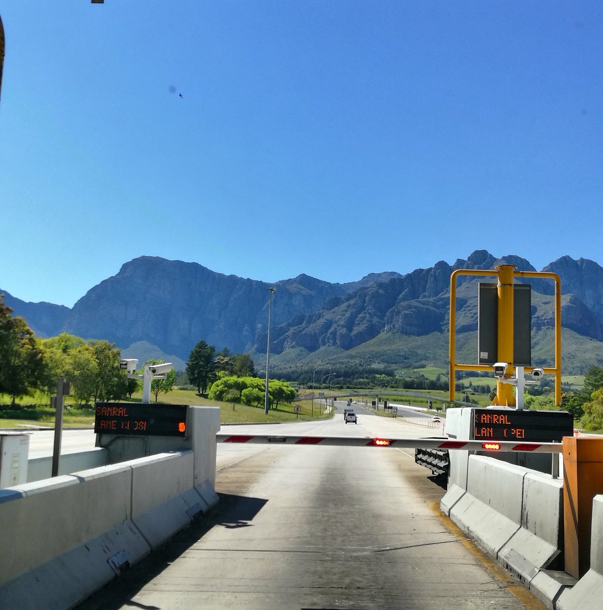 Winelands's tweet photo. Just arrived @BreedekloofWine @DuToitskloof wines on #Breedekloof educational. Warm Welcome! #BreedekloofValley #BreedekloofEducational https://t.co/0Uy4mPJ5lU