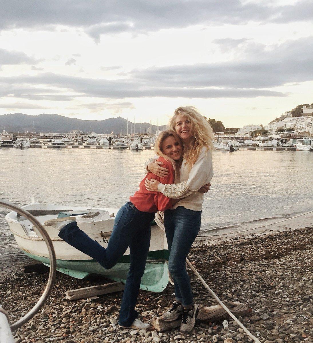 #TheBlondies are back on the road. #BuenosDiasCatalunya #TEstimem #TeQueremos #Parlem