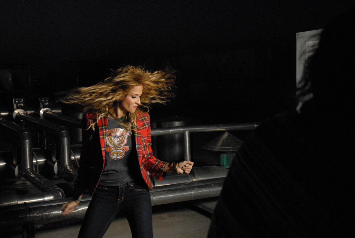 VissiFacts's tweet photo. #OnThisDay το 2009, προβάλλεται μέσω του @fannaticslive το videoclip της Άννας Βίσση με τίτλο "Το Παρελθόν Μου"! 📽️🎶 #apagorevmeno https://t.co/PyJAOFNkqV