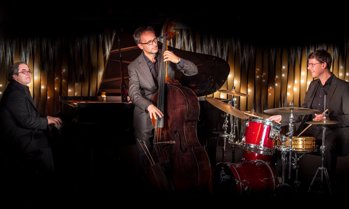 StgtKO's tweet photo. In großer Vorfreude auf "The Great American Songbook" mit David Gazarov und seinem Trio am 8.11.!

Mehr zu Gazarov: 
https://t.co/CTKEBWQg8t https://t.co/a6zveSUs40