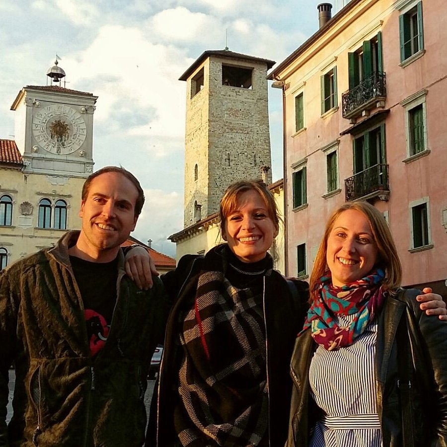 CsvBlTv's tweet photo. Ecco Chiara @CsvBergamo venuta a visitare il laboratorio Inquadrati per scoprir i segreti dei nostri #csvlog sul #volontariato ! @CSVnet https://t.co/c5h7Mm5Y2H
