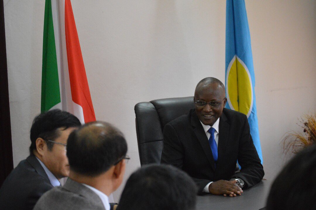 Sindimwo_G's tweet photo. Ravi de rencontrer les artistes de la #Mongolie.Je remercie le VP de la #Chine pour avoir tenu sa promesse lors de sa visite au #Burundi https://t.co/R0jbeVHrtA