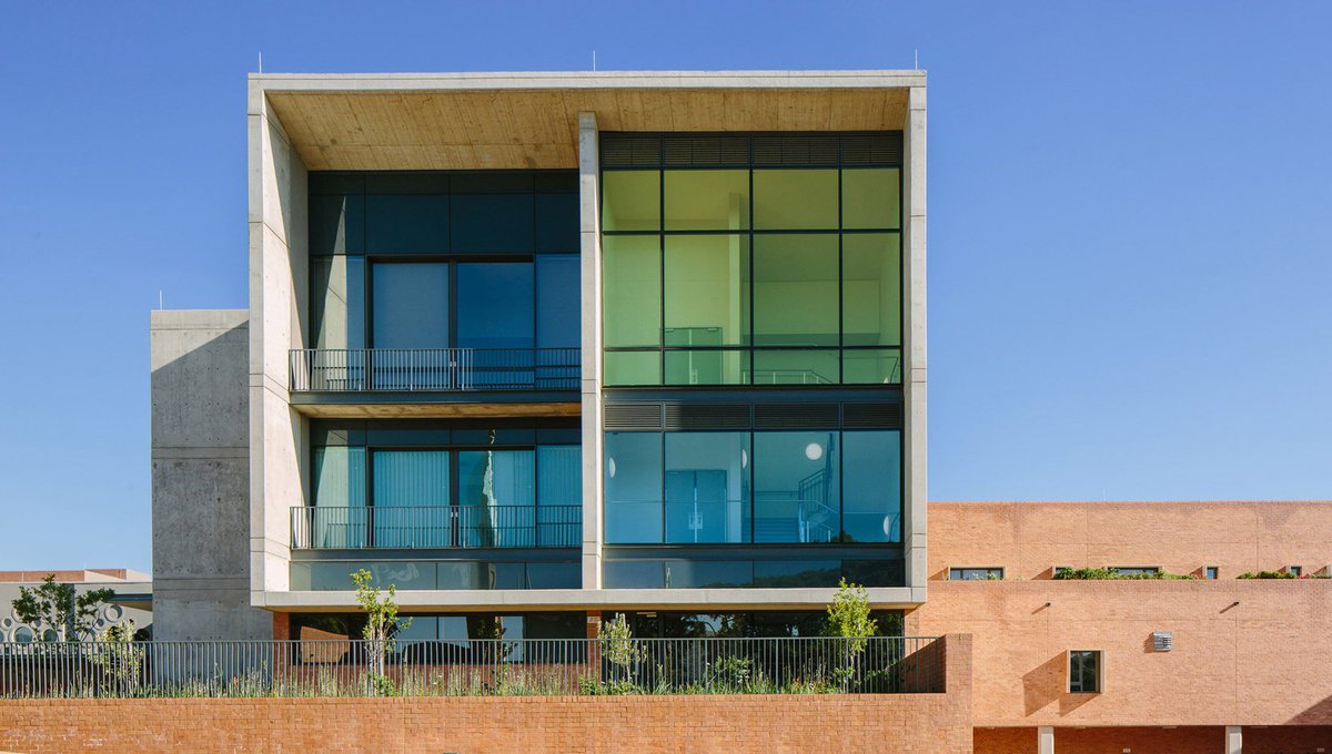 This children's hospital has used colourful details to create a striking design: bit.ly/2qx233f