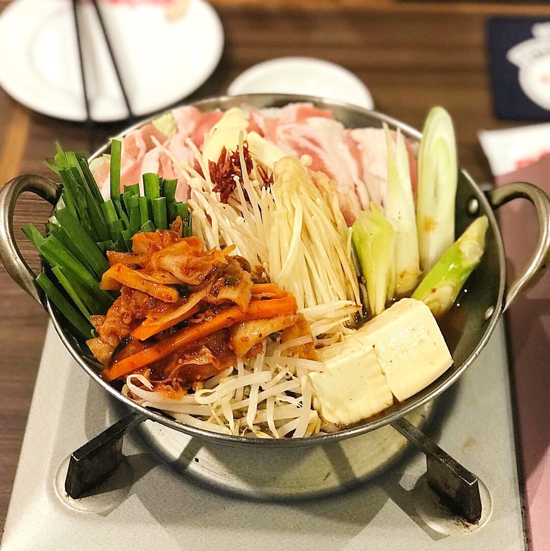 suaysaidaek's tweet photo. ร้านนั่งชิลล์ญี่ปุ่น สไตล์โอซาก้า!! 🍺🏮สด อร่อย 🍣 ราคารับไหว มีทั้งหมอไฟ ซูชิ ขนมหวาน จิบเบียร์เบาๆ (ต่อ) @aroii #อร่อยบอกต่อ #สวยสายแดก https://t.co/VKfiHFUKt2