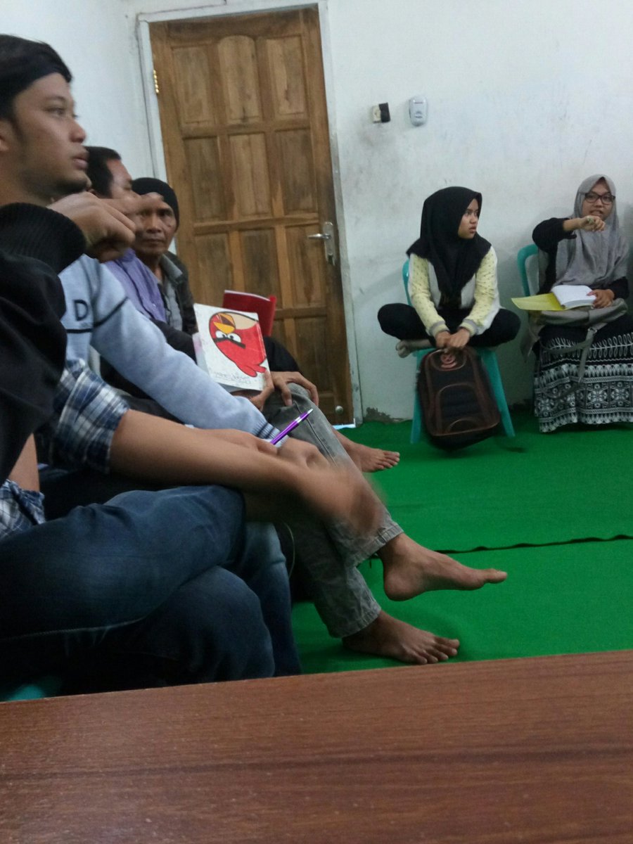 cak_latif's tweet photo. New class new spirit #kampunginggris #thedaffodils #speaksecond https://t.co/D8R9TBmNYa