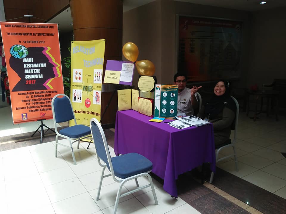 wmhd2018's tweet photo. World Mental Health Day 2017 celebration in Hospital Selayang @hselayang is on!!!
Dont miss your chance. 🚑🏥 https://t.co/dxdq2zfTPN
