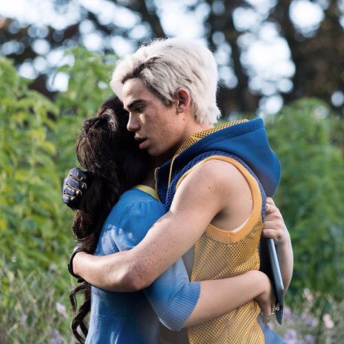 xPrinceBenx's tweet photo. I honestly love Jane and Carlos together so much!! They're so cute!!! 😍☺️💕💜 @brennadamico @TheCameronBoyce #descendants @descendants https://t.co/gKWgeOOroe