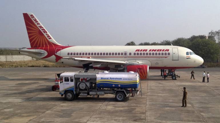 IBI_Informatics's tweet photo. #AIRINDIA SUBSIDIARY #AIESL INKS DEAL WITH #SIAEC (offer #linemaintenance and #ancillaryservices at airports India #engineering training) https://t.co/3zdB4a3QpG