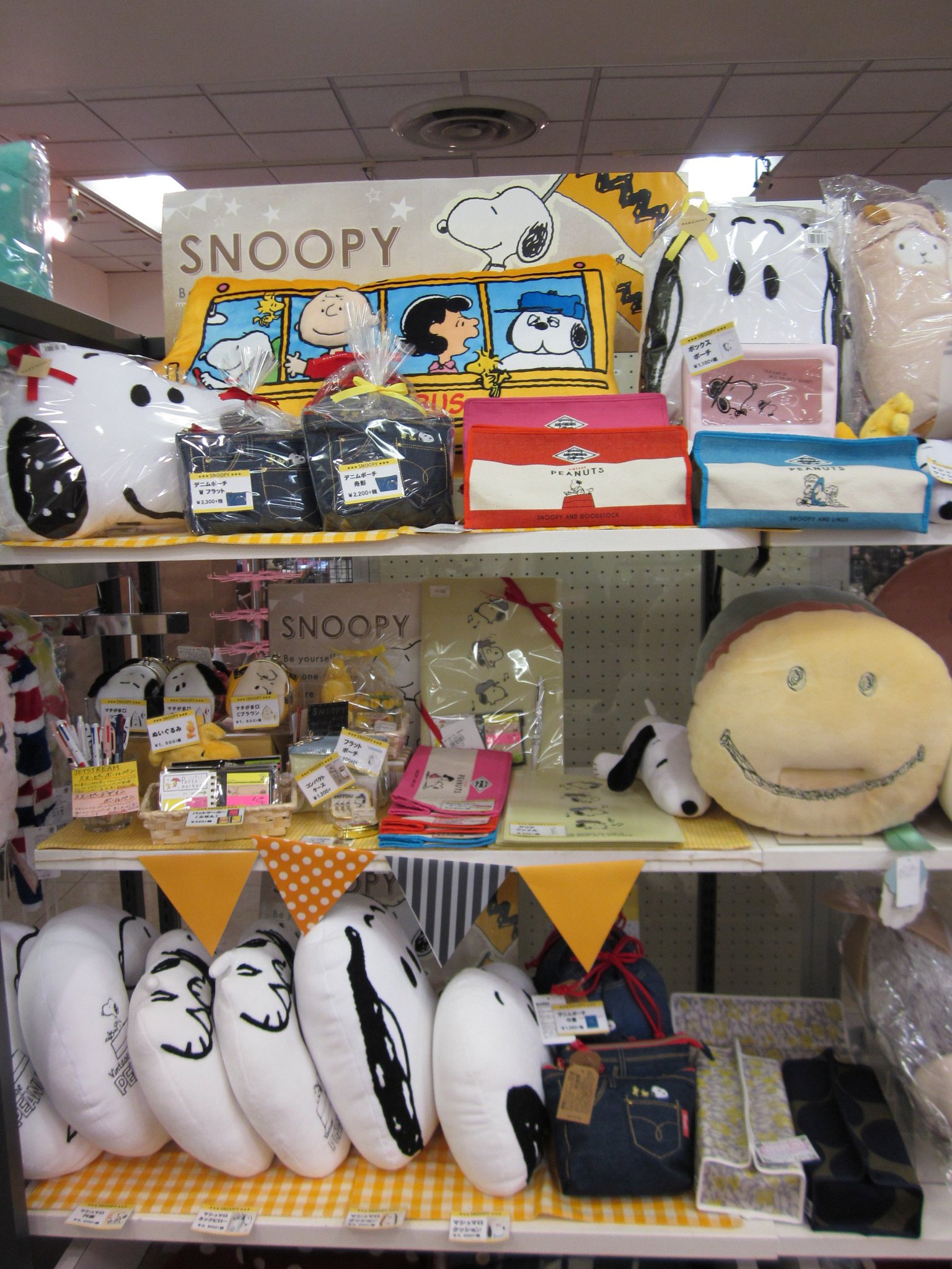 ママイクコ 倉吉パープルタウン店 スヌーピーグッズ入荷しました マシュマロクッション 00 税 ポーチ 20 税 がま口 1600 税 ボールペン 480 税 ティッシュカバー 2400 税 など ママイクコ スヌーピー