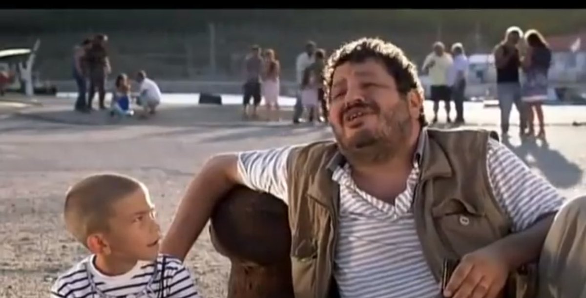 -O zaman anlarsın işte vedalaşmak asıl kalana değil gidene koyar 
-100 defa söyledim sana hüzünlü değilim mizacım böyle