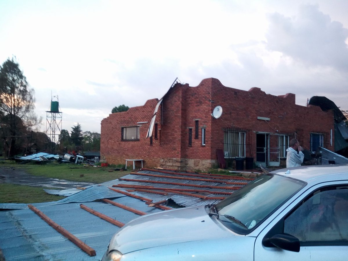 RecordNorthside's tweet photo. #TornadoPath: Krugersdorp tornado moves over Delmas: https://t.co/f21z8Vc68w @BiancaPindral https://t.co/6h8BP9oNoX