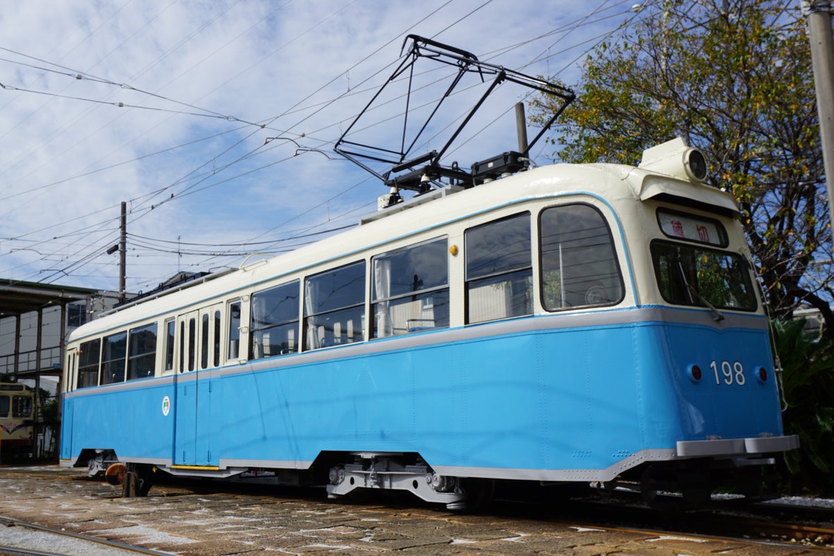 kikaku20141001's tweet photo. 平成29年10月14日(土)10時～15時、とさでん交通桟橋車庫で、外国電車の見学会があります。その中のノルウェー電車を紹介します。平成3年6月に高知に着いたこの電車は、一度水玉模様になりましたが、昭和60年までオスロ市内を走って���た当時のカラーに、昨年10月お色直ししました。 https://t.co/ua56DRNrJT