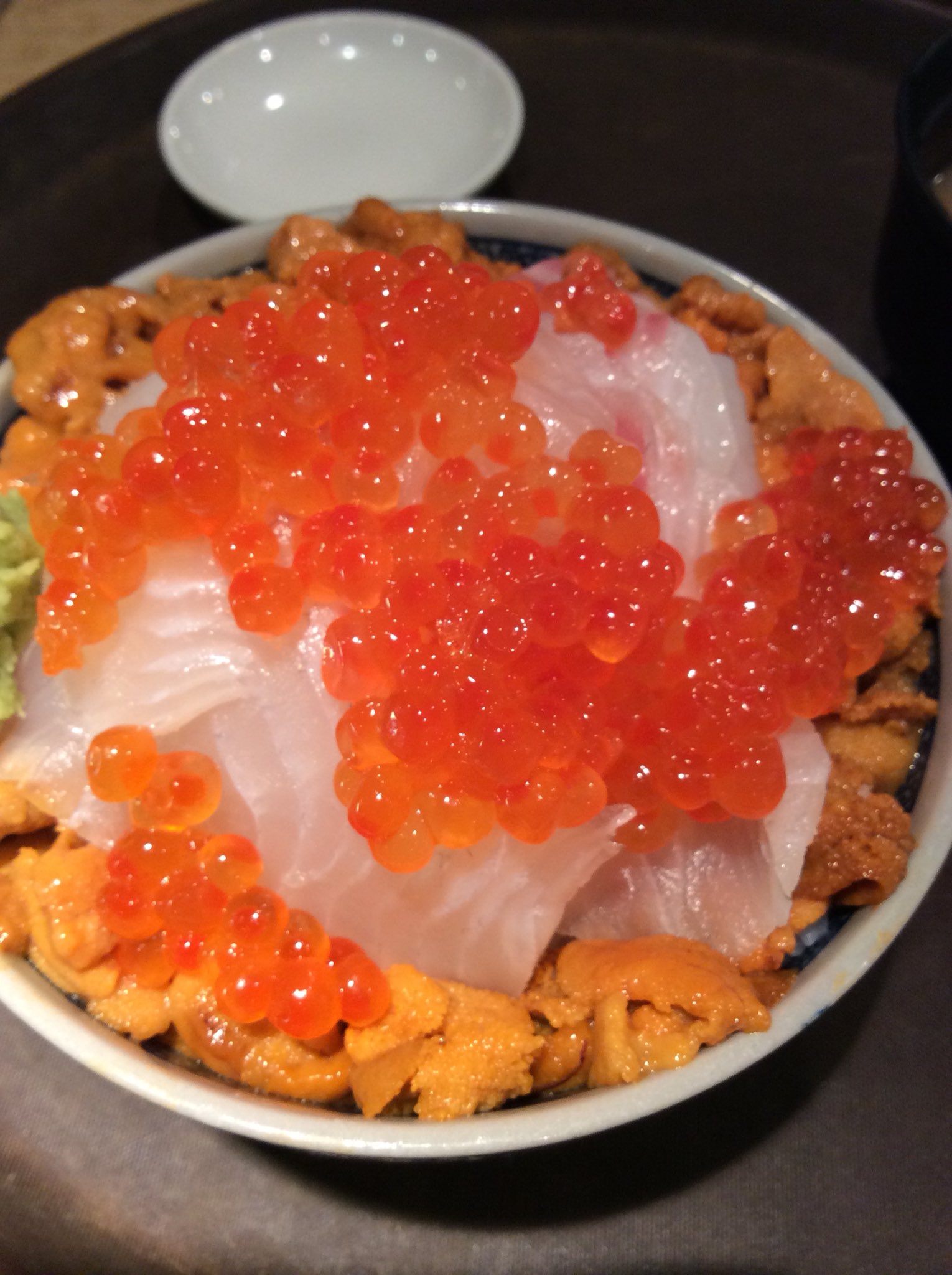 築地 北海番屋 ウニ鯛丼 という名前で 一番上で目立っているのがイクラですっ 今日は築地で 贅沢ランチ でもしませんか 築地 築地市場 築地場外 築地ランチ ランチ 海鮮丼 ウニ 鯛 イクラ Foodstagram T Co Uewu51wilf