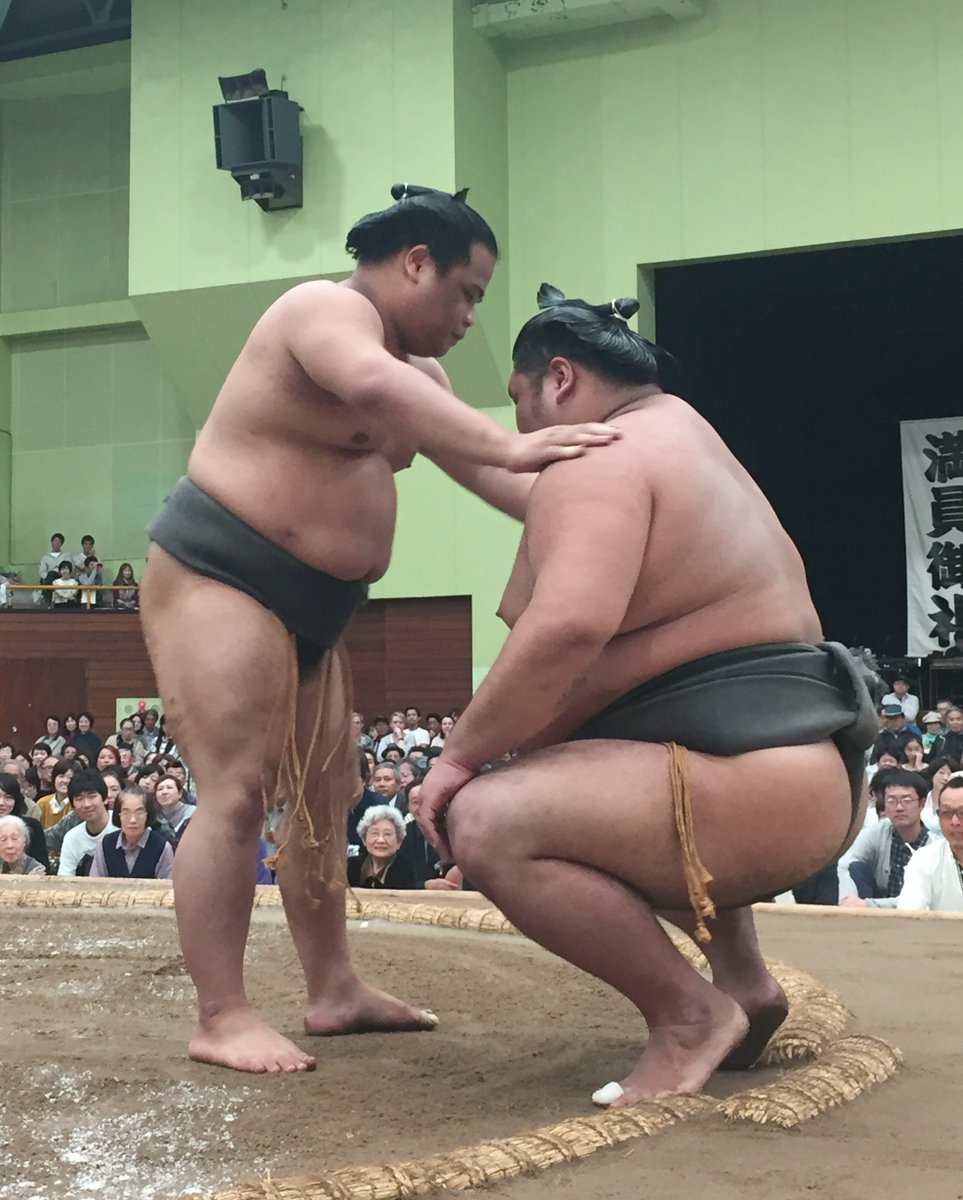 日本相撲協会公式 على تويتر 秋巡業 さいたま市 埼玉県出身の爆羅騎 ばらき が初切デビュー 天空海 あくあ とともに 相撲の技や禁じ手を演じました Sumo